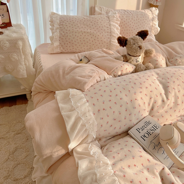 山茶家纺 2025新款韩系A类牛奶绒花边印花四件套梦境 梦境-小玫瑰-床裙图