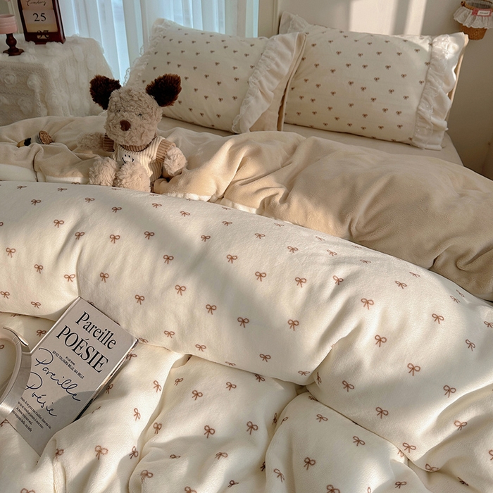 91家纺网 家纺一手货源 找家纺 山茶家纺 2025新款韩系A类牛奶绒花边印花四件套梦境 梦境-蝴蝶结床裙图