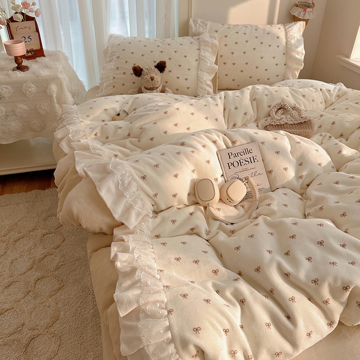 91家纺网 家纺一手货源 找家纺 山茶家纺 2025新款韩系A类牛奶绒花边印花四件套梦境 梦境-蝴蝶结