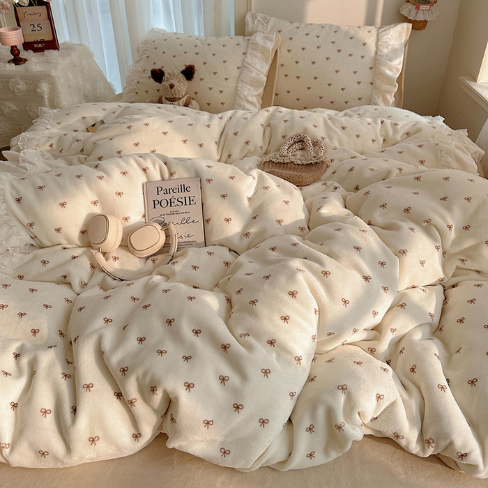 91家纺网 家纺一手货源 找家纺 山茶家纺 2025新款韩系A类牛奶绒花边印花四件套梦境 梦境-蝴蝶结