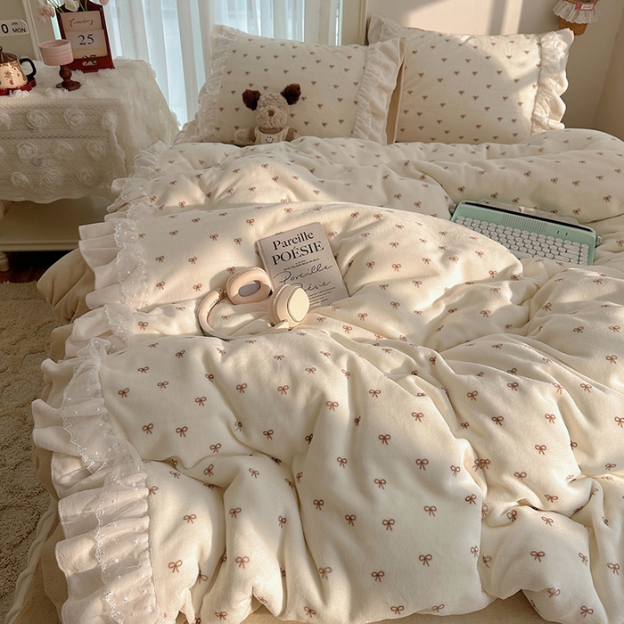 91家纺网 家纺一手货源 找家纺 山茶家纺 2025新款韩系A类牛奶绒花边印花四件套梦境 梦境-蝴蝶结床裙图