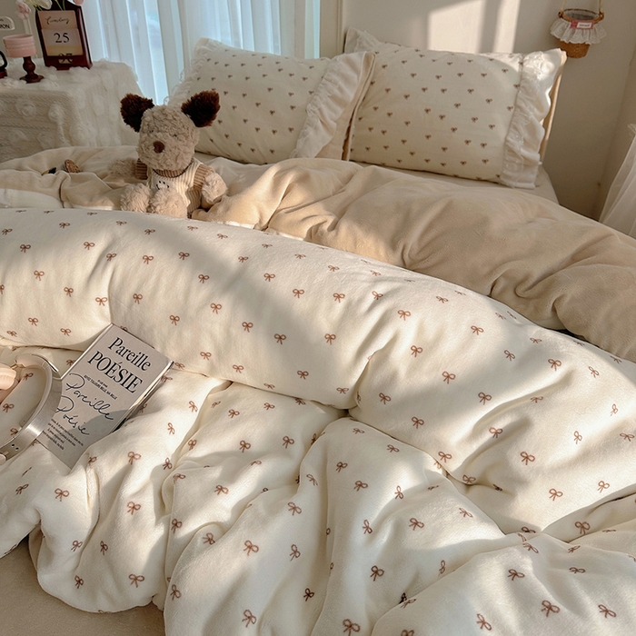 91家纺网 家纺一手货源 找家纺 山茶家纺 2025新款韩系A类牛奶绒花边印花四件套梦境 梦境-蝴蝶结床裙图