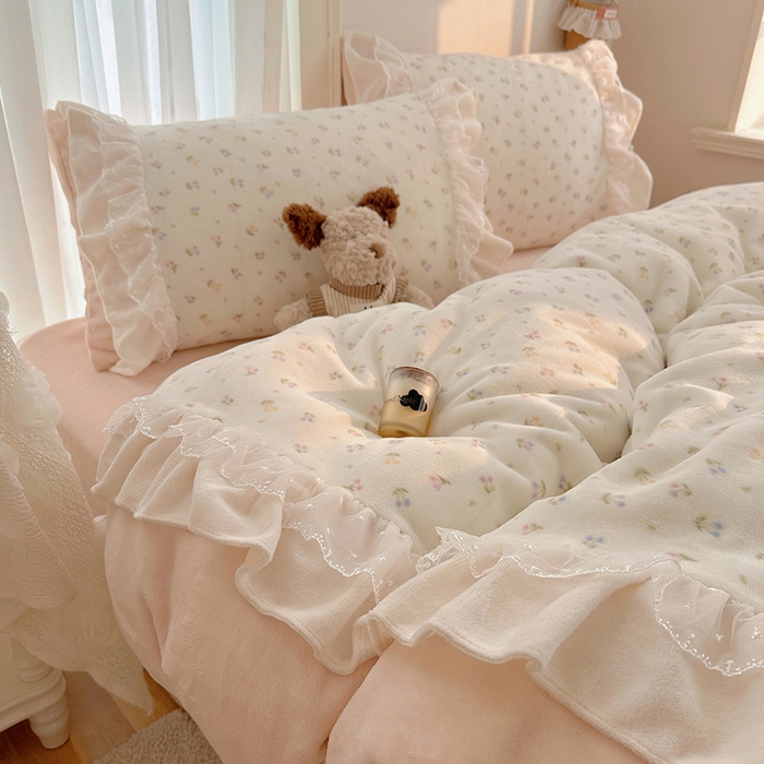 山茶家纺 2025新款韩系A类牛奶绒花边印花四件套梦境 梦境-小樱桃粉