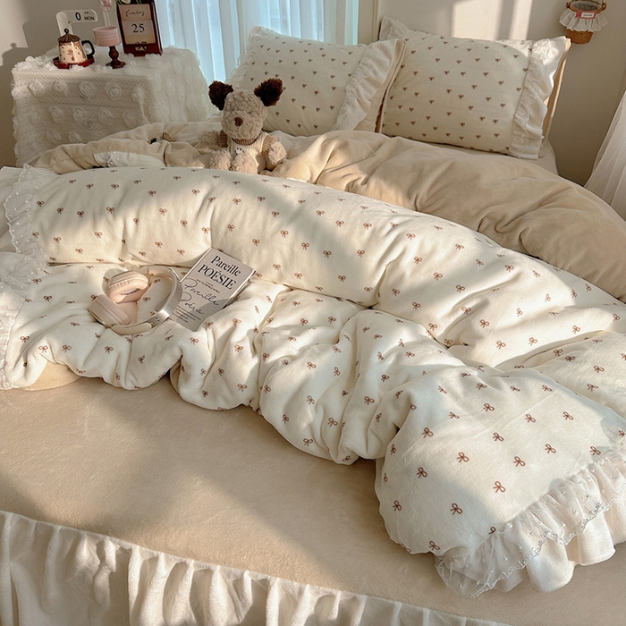 91家纺网 家纺一手货源 找家纺 山茶家纺 2025新款韩系A类牛奶绒花边印花四件套梦境 梦境-蝴蝶结床裙图