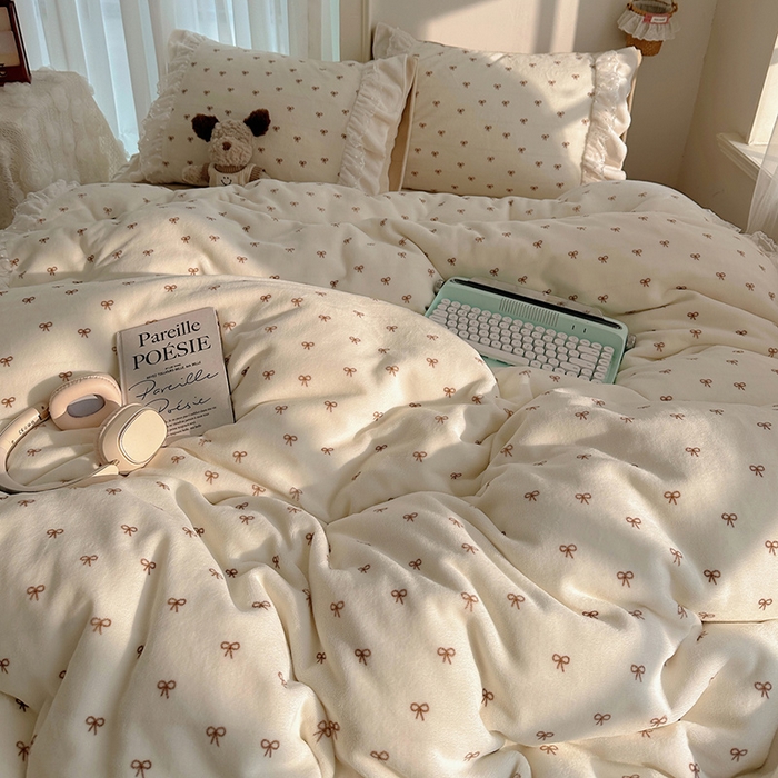 91家纺网 家纺一手货源 找家纺 山茶家纺 2025新款韩系A类牛奶绒花边印花四件套梦境 梦境-蝴蝶结床裙图