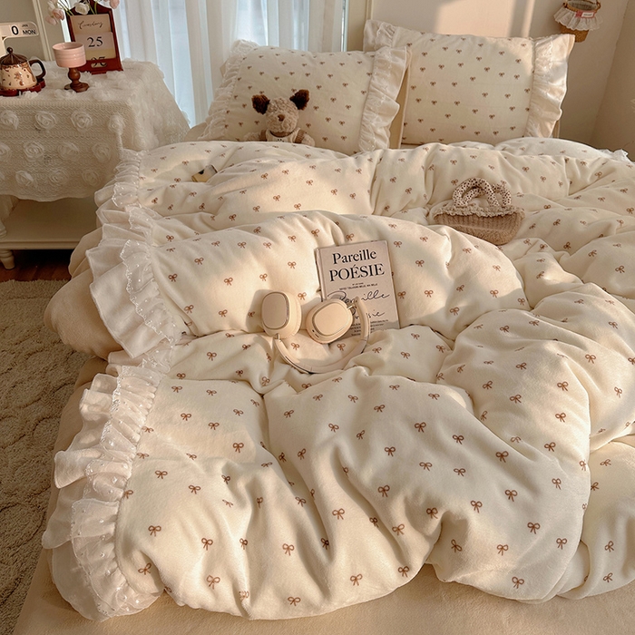 91家纺网 家纺一手货源 找家纺 山茶家纺 2025新款韩系A类牛奶绒花边印花四件套梦境 梦境-蝴蝶结