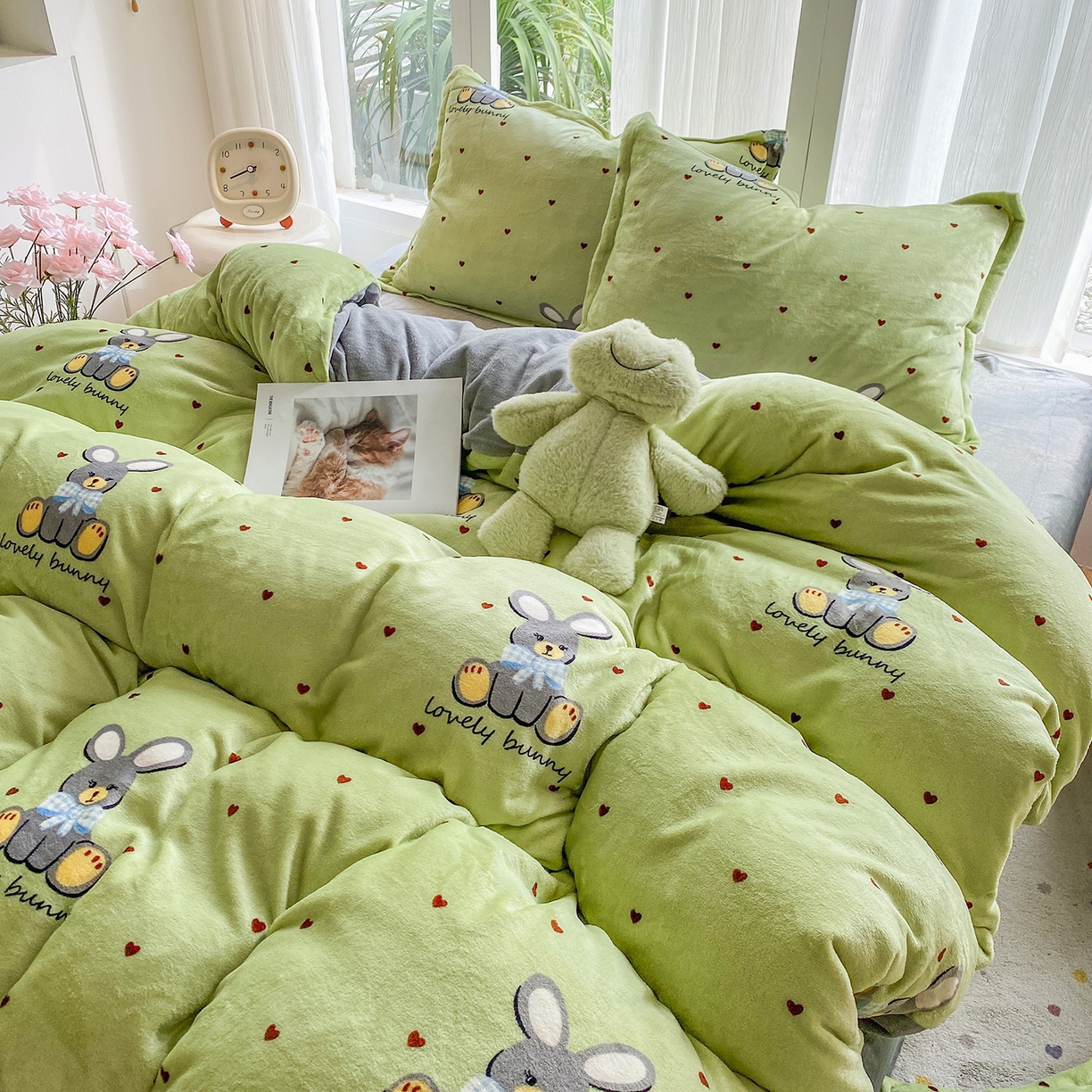 91家纺网 家纺一手货源 找家纺 梵克保罗 2025新款A类高克重牛奶绒印花四件套（包含买家秀） 安妮兔草绿