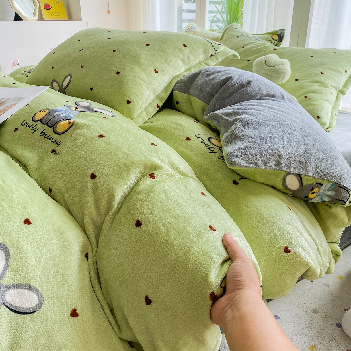 91家纺网 家纺一手货源 找家纺 梵克保罗 2025新款A类高克重牛奶绒印花四件套（包含买家秀） 安妮兔草绿