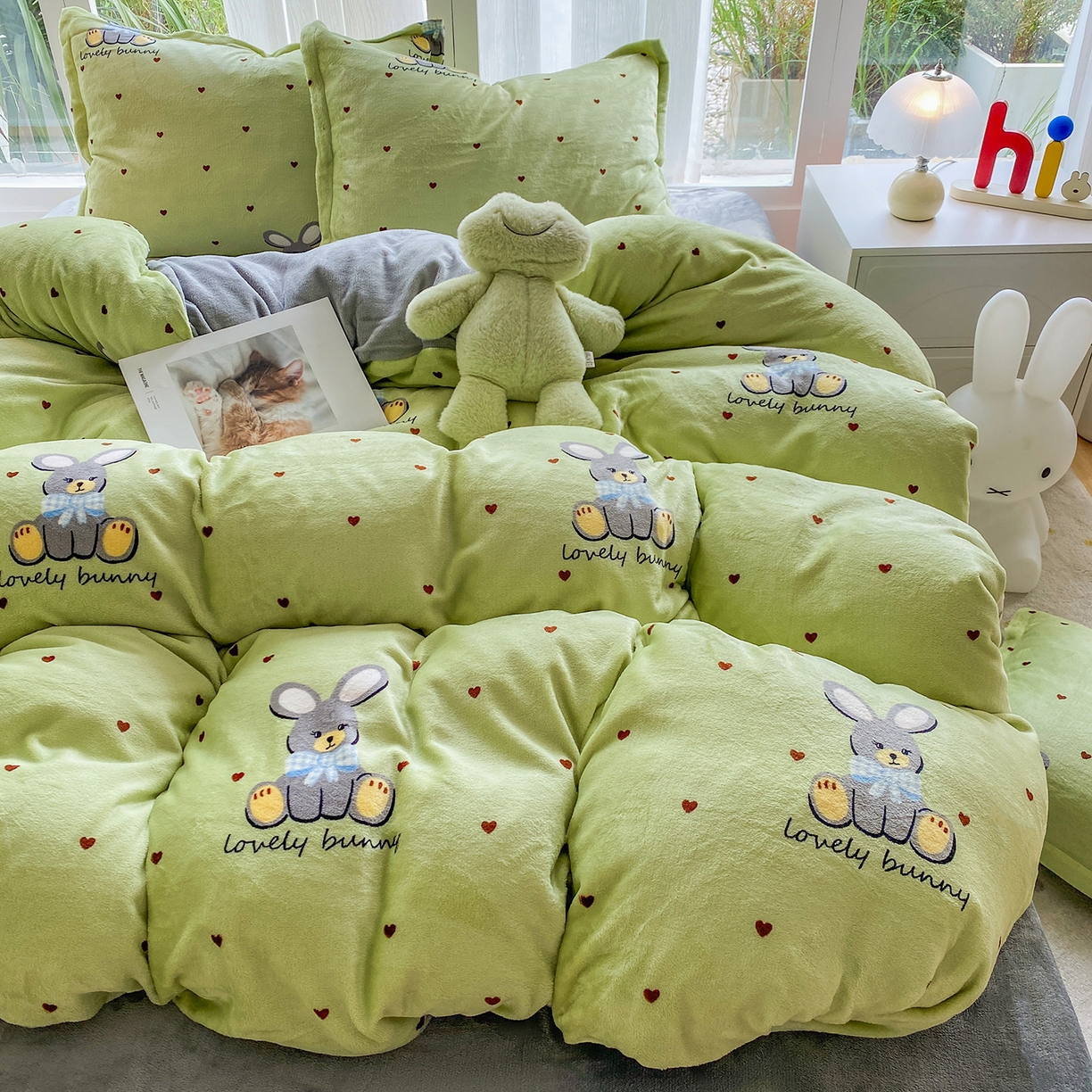 91家纺网 家纺一手货源 找家纺 梵克保罗 2025新款A类高克重牛奶绒印花四件套（包含买家秀） 安妮兔草绿