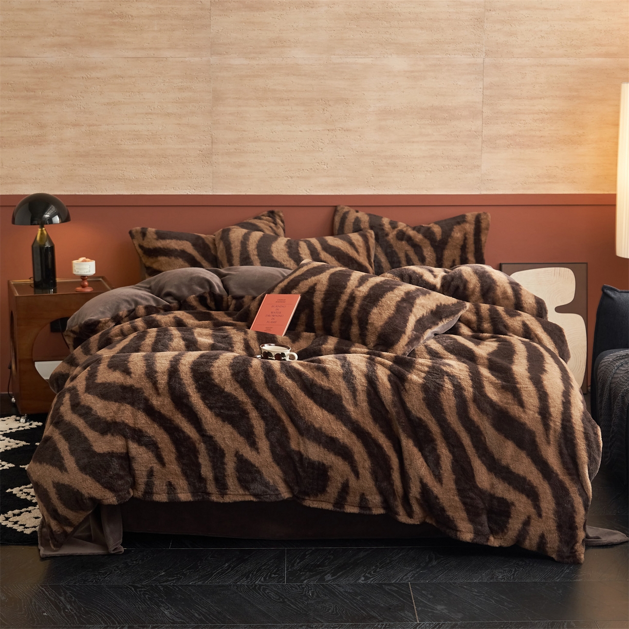 91家纺网 家纺一手货源 找家纺 金鹰 2025新款暖肤兔毛绒四件套牛奶绒四件套 斑马纹