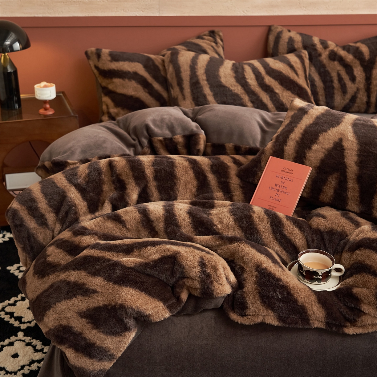 91家纺网 家纺一手货源 找家纺 金鹰 2025新款暖肤兔毛绒四件套牛奶绒四件套 斑马纹