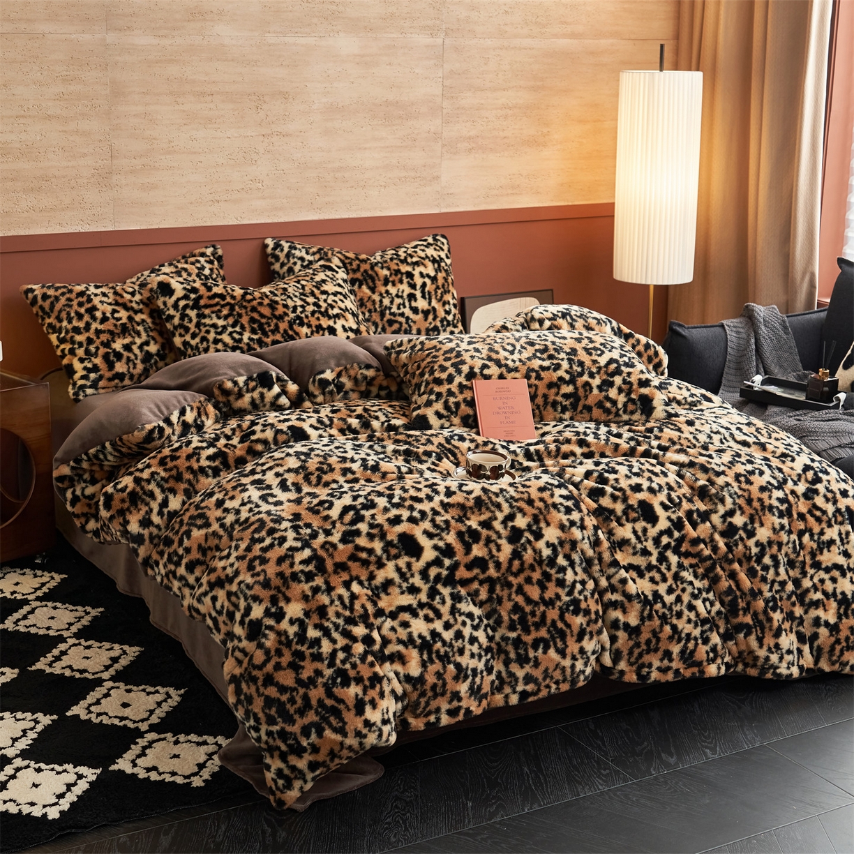 91家纺网 家纺一手货源 找家纺 金鹰 2025新款暖肤兔毛绒四件套牛奶绒四件套 豹纹