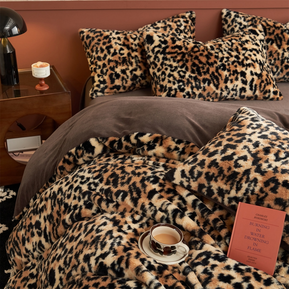 91家纺网 家纺一手货源 找家纺 金鹰 2025新款暖肤兔毛绒四件套牛奶绒四件套 豹纹