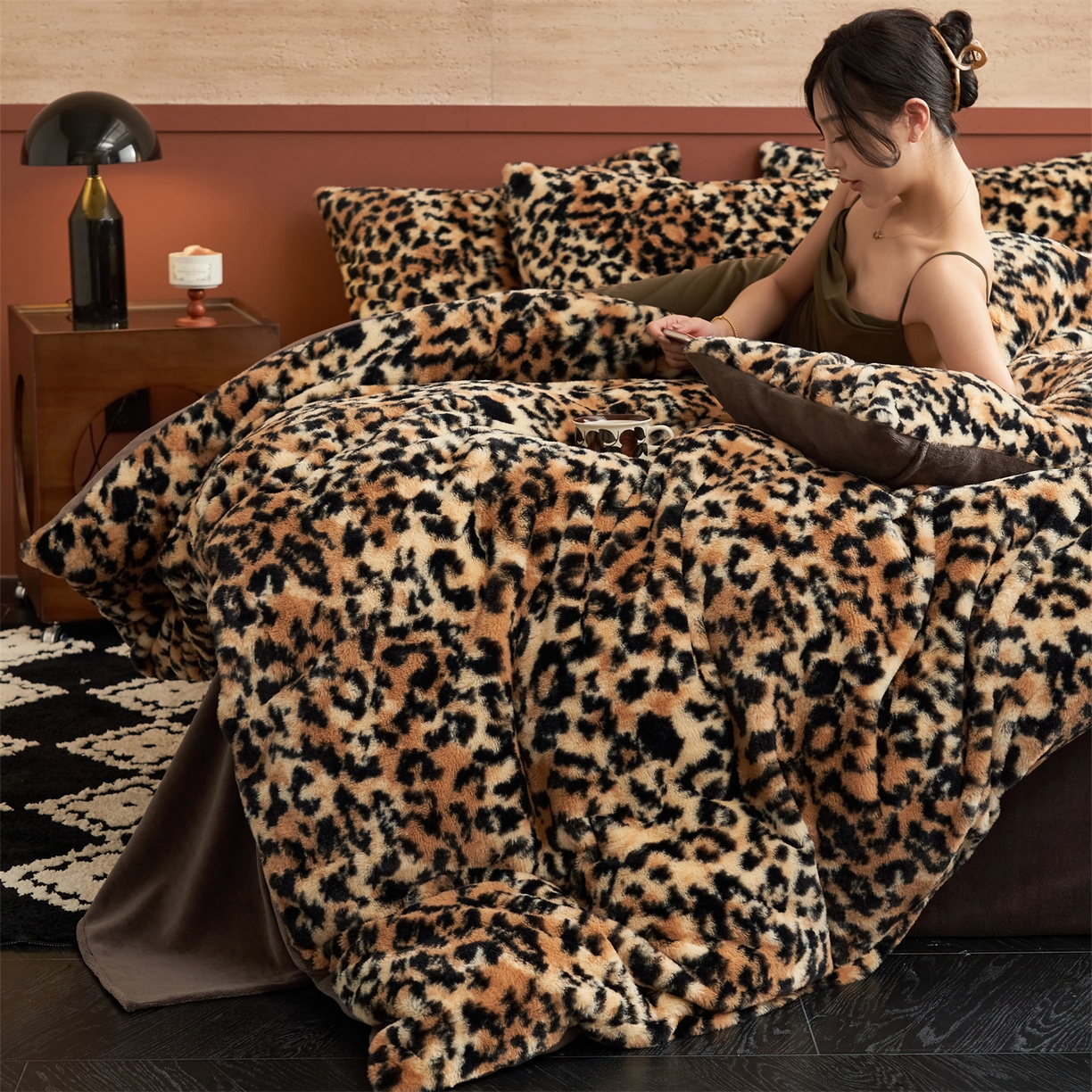 91家纺网 家纺一手货源 找家纺 金鹰 2025新款暖肤兔毛绒四件套牛奶绒四件套 豹纹