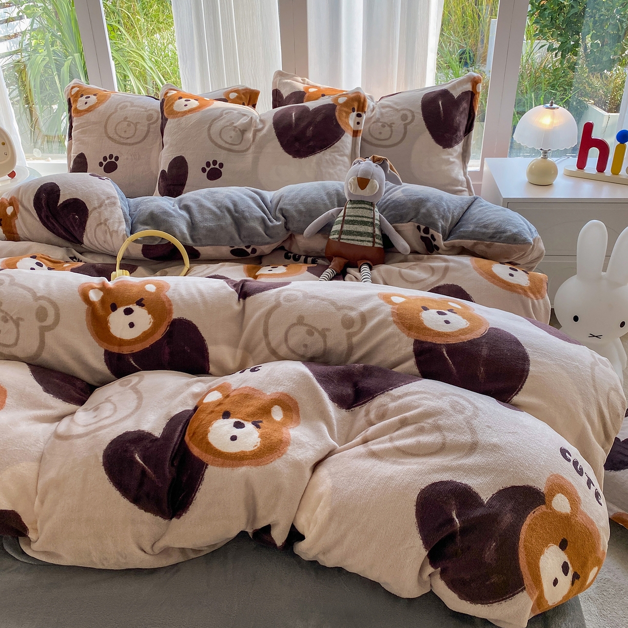 91家纺网 家纺一手货源 找家纺 梵克保罗 2025新款A类高克重牛奶绒印花四件套（包含买家秀） 酷乐熊灰