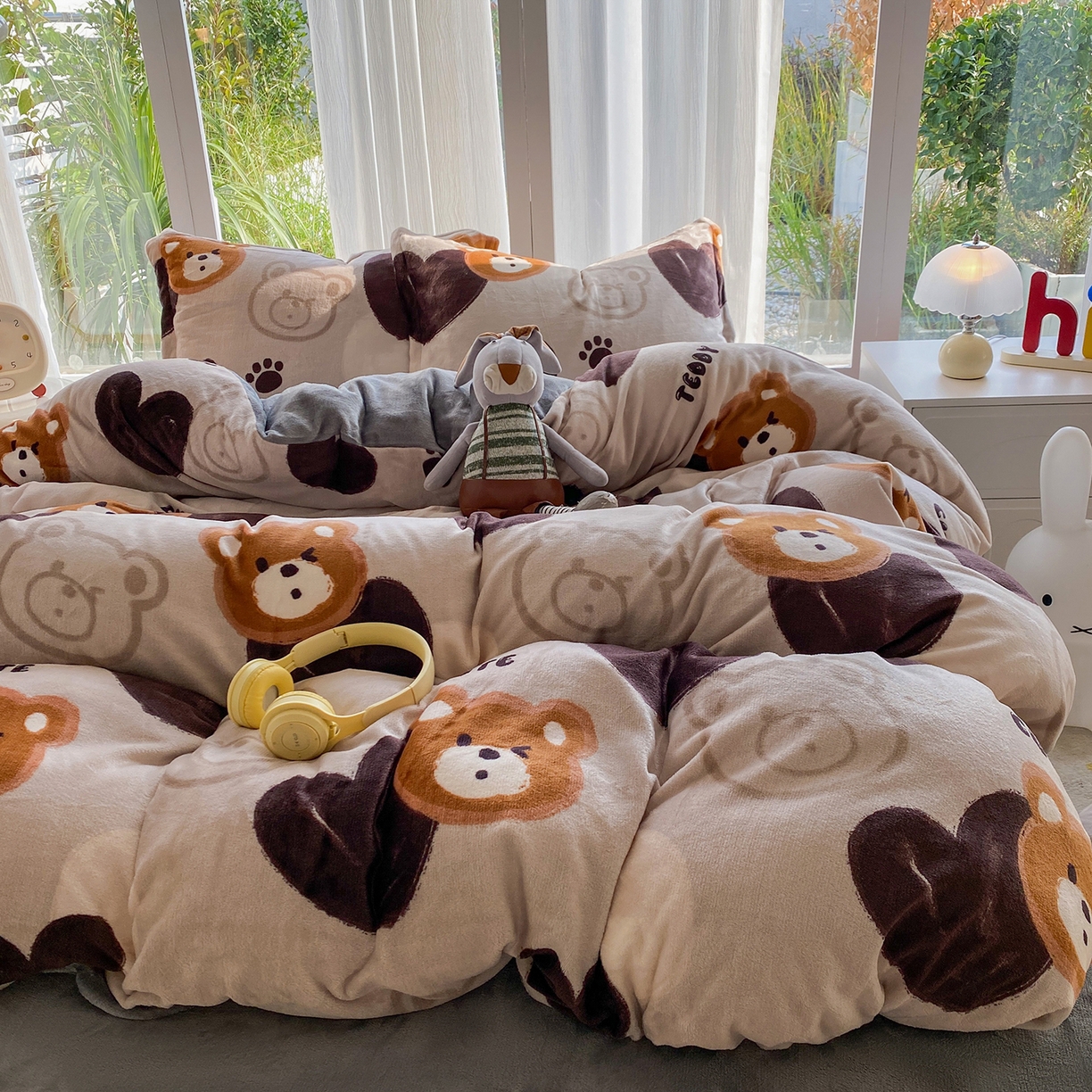 91家纺网 家纺一手货源 找家纺 梵克保罗 2025新款A类高克重牛奶绒印花四件套（包含买家秀） 酷乐熊灰