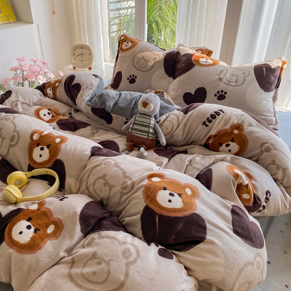 91家纺网 家纺一手货源 找家纺 梵克保罗 2025新款A类高克重牛奶绒印花四件套（包含买家秀） 酷乐熊灰