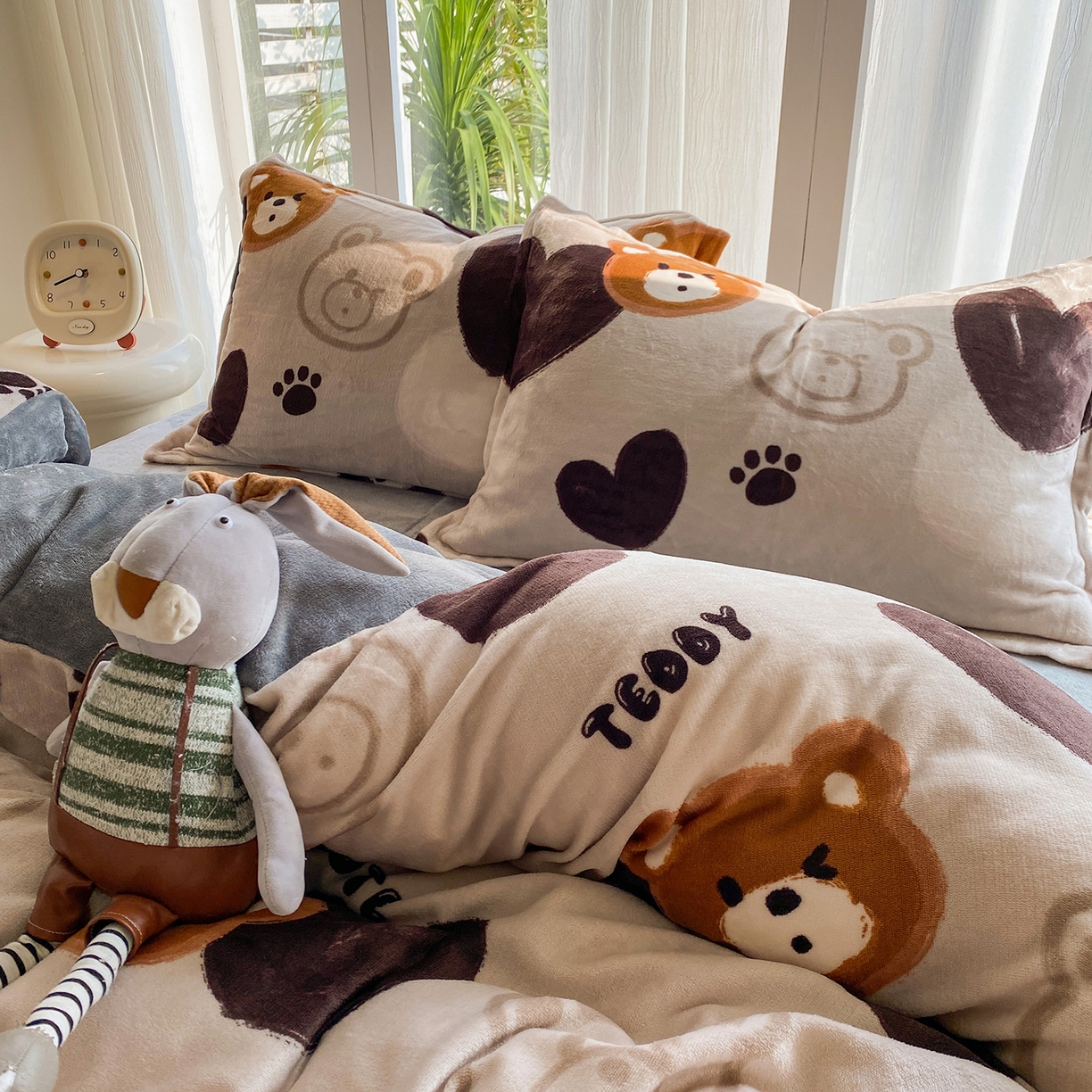 91家纺网 家纺一手货源 找家纺 梵克保罗 2025新款A类高克重牛奶绒印花四件套（包含买家秀） 酷乐熊灰