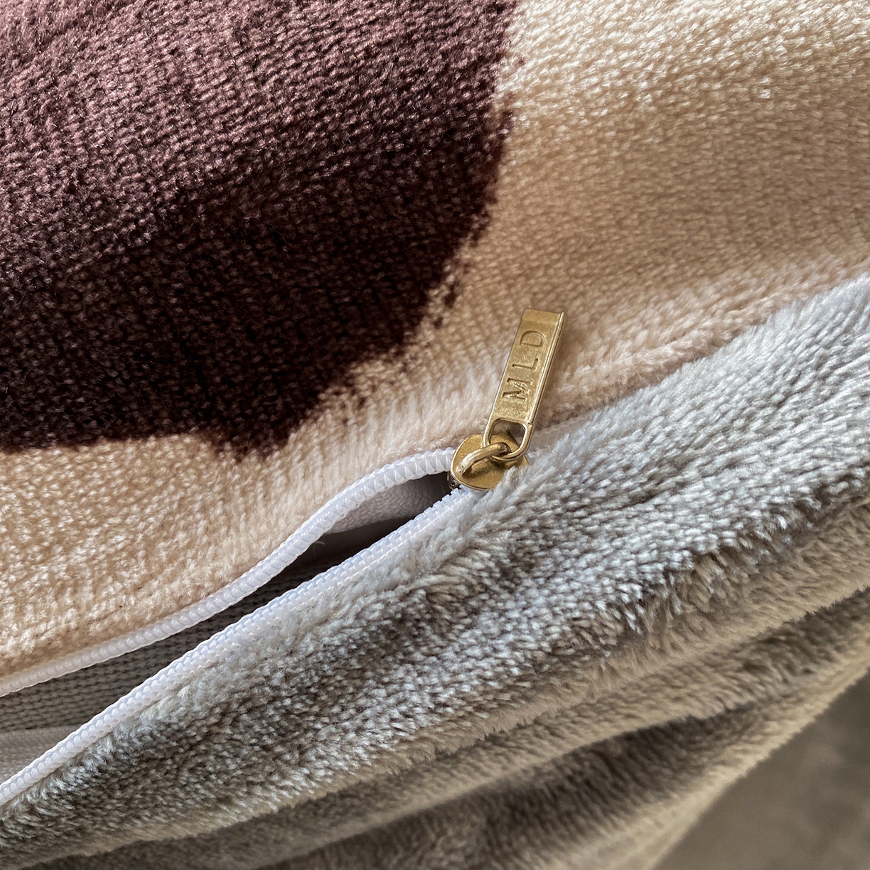 91家纺网 家纺一手货源 找家纺 梵克保罗 2025新款A类高克重牛奶绒印花四件套（包含买家秀） 酷乐熊灰