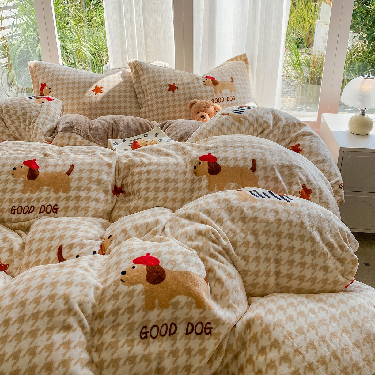 91家纺网 家纺一手货源 找家纺 梵克保罗 2025新款A类高克重牛奶绒印花四件套（包含买家秀） 腊肠犬