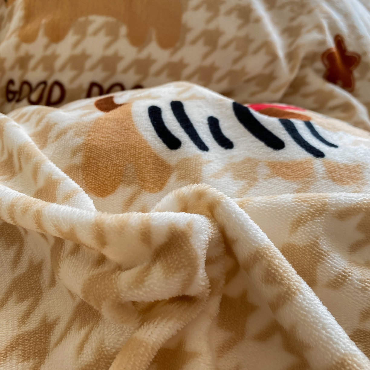 91家纺网 家纺一手货源 找家纺 梵克保罗 2025新款A类高克重牛奶绒印花四件套（包含买家秀） 腊肠犬