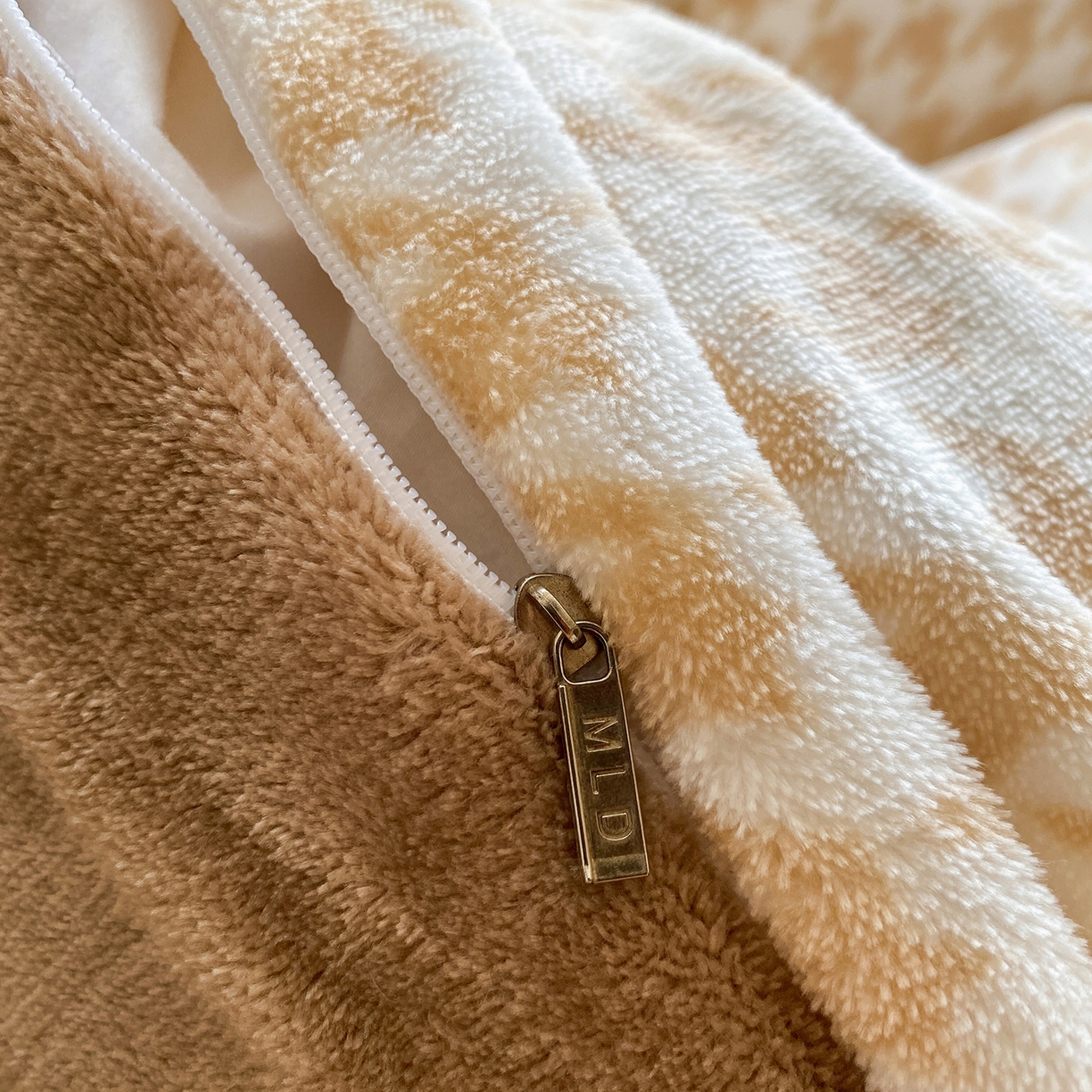 91家纺网 家纺一手货源 找家纺 梵克保罗 2025新款A类高克重牛奶绒印花四件套（包含买家秀） 腊肠犬