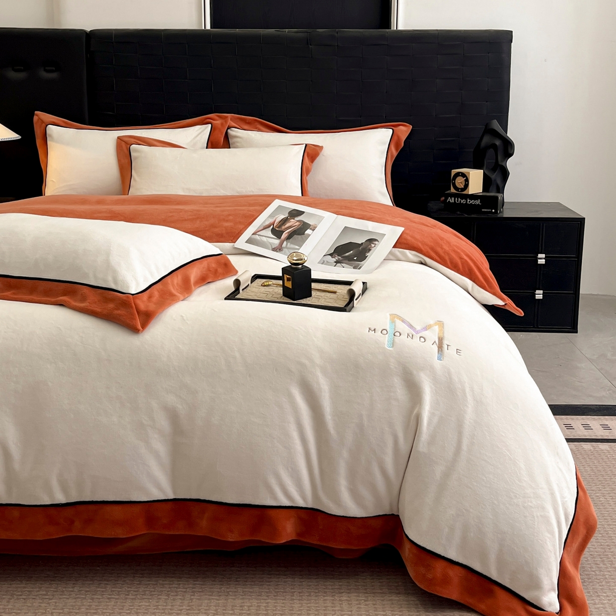 91家纺网 家纺一手货源 找家纺 遇见家居生活馆 2025新款A类牛奶绒玛利亚绒宽边四件套（控价：标准178，加大188，床笠款183） 奶昔白+亚麻驼