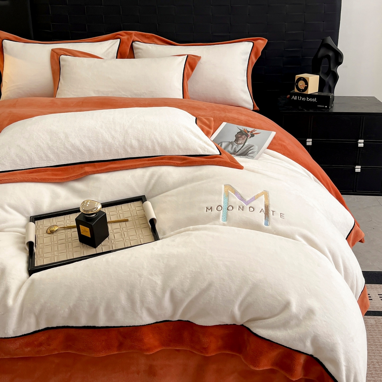 91家纺网 家纺一手货源 找家纺 遇见家居生活馆 2025新款A类牛奶绒玛利亚绒宽边四件套（控价：标准178，加大188，床笠款183） 奶昔白+亚麻驼