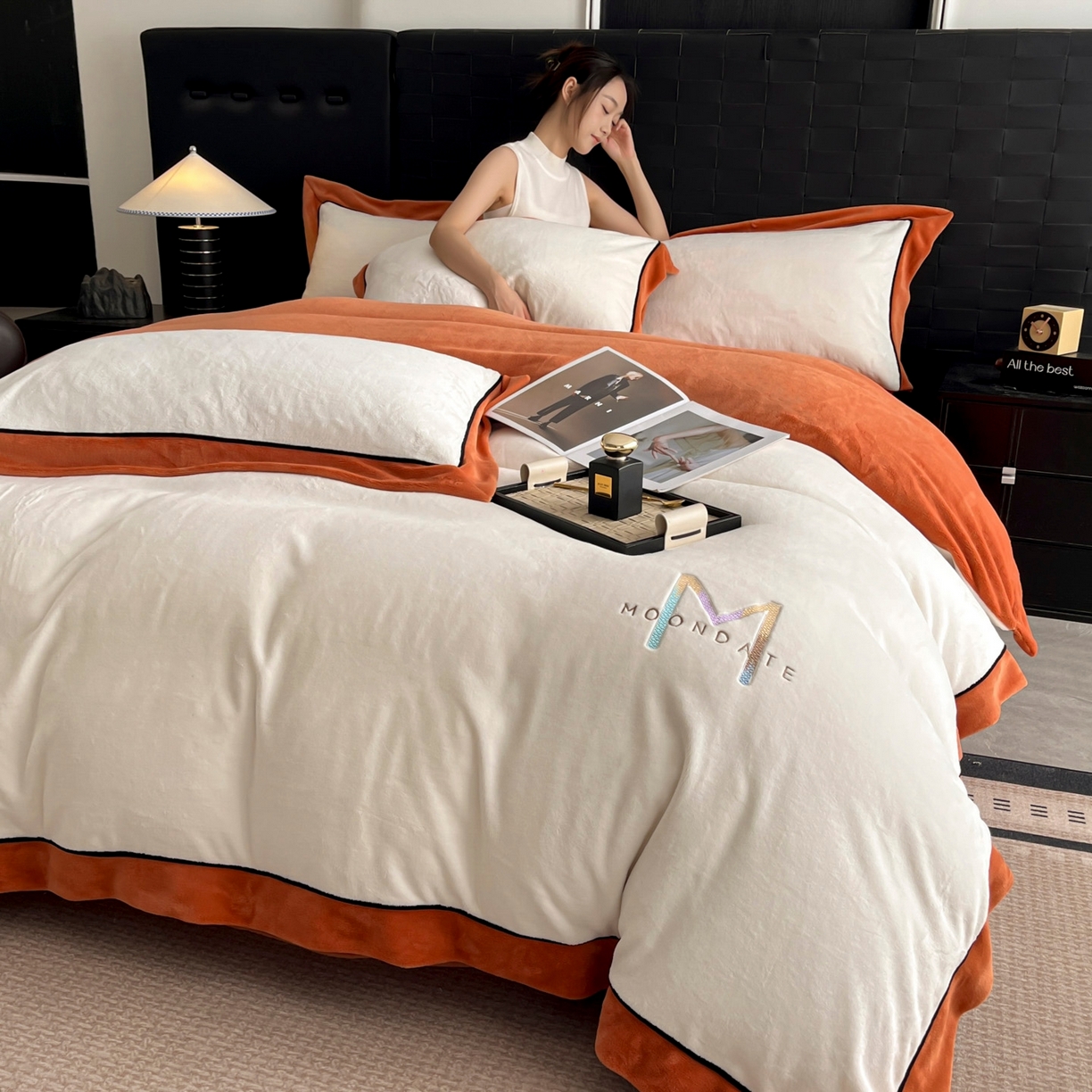 91家纺网 家纺一手货源 找家纺 遇见家居生活馆 2025新款A类牛奶绒玛利亚绒宽边四件套（控价：标准178，加大188，床笠款183） 奶昔白+亚麻驼