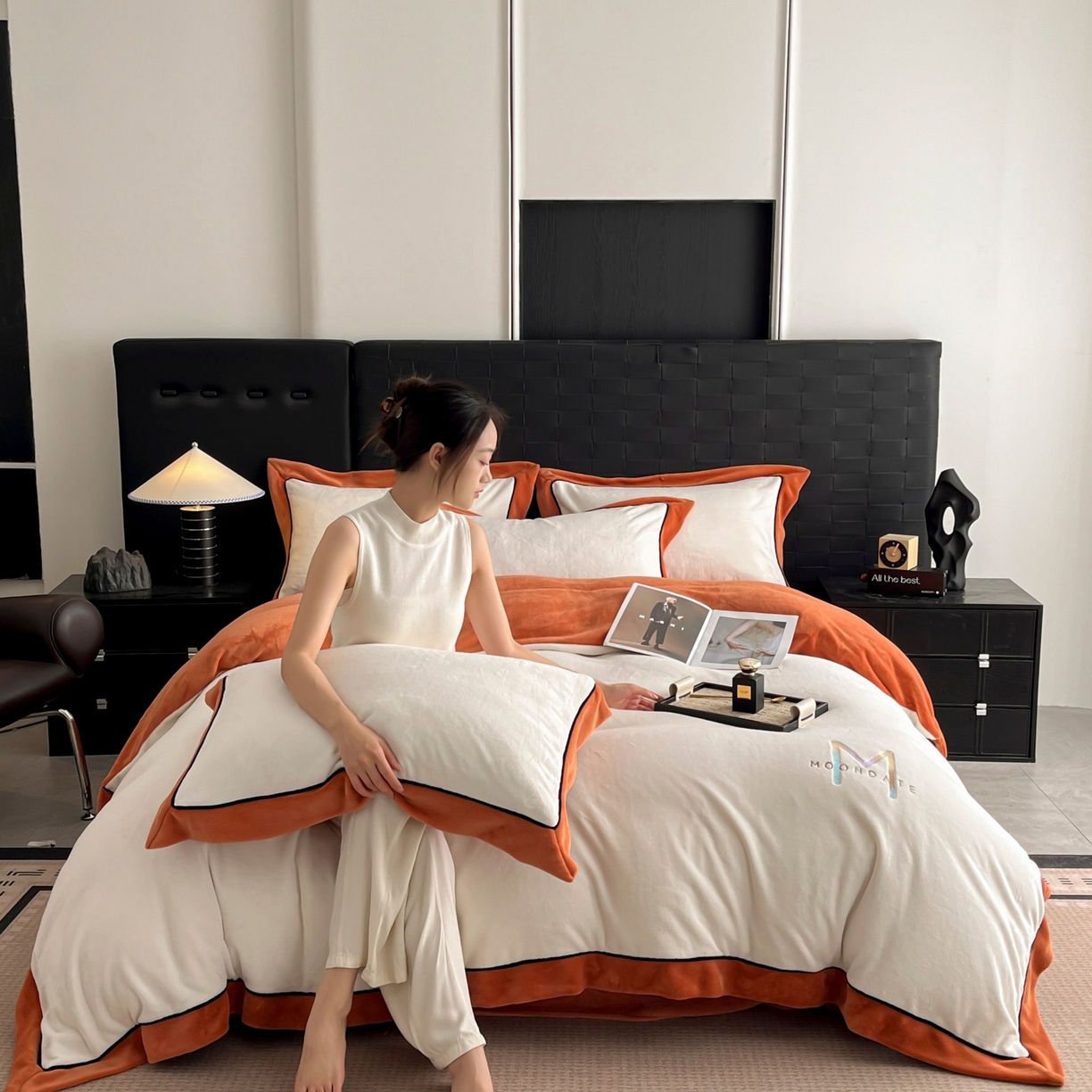 91家纺网 家纺一手货源 找家纺 遇见家居生活馆 2025新款A类牛奶绒玛利亚绒宽边四件套（控价：标准178，加大188，床笠款183） 奶昔白+亚麻驼