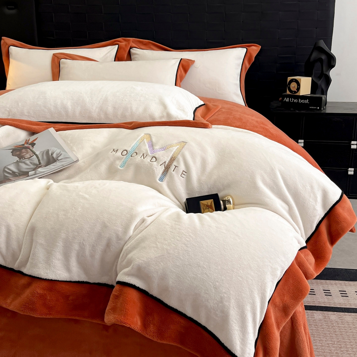 91家纺网 家纺一手货源 找家纺 遇见家居生活馆 2025新款A类牛奶绒玛利亚绒宽边四件套（控价：标准178，加大188，床笠款183） 奶昔白+亚麻驼