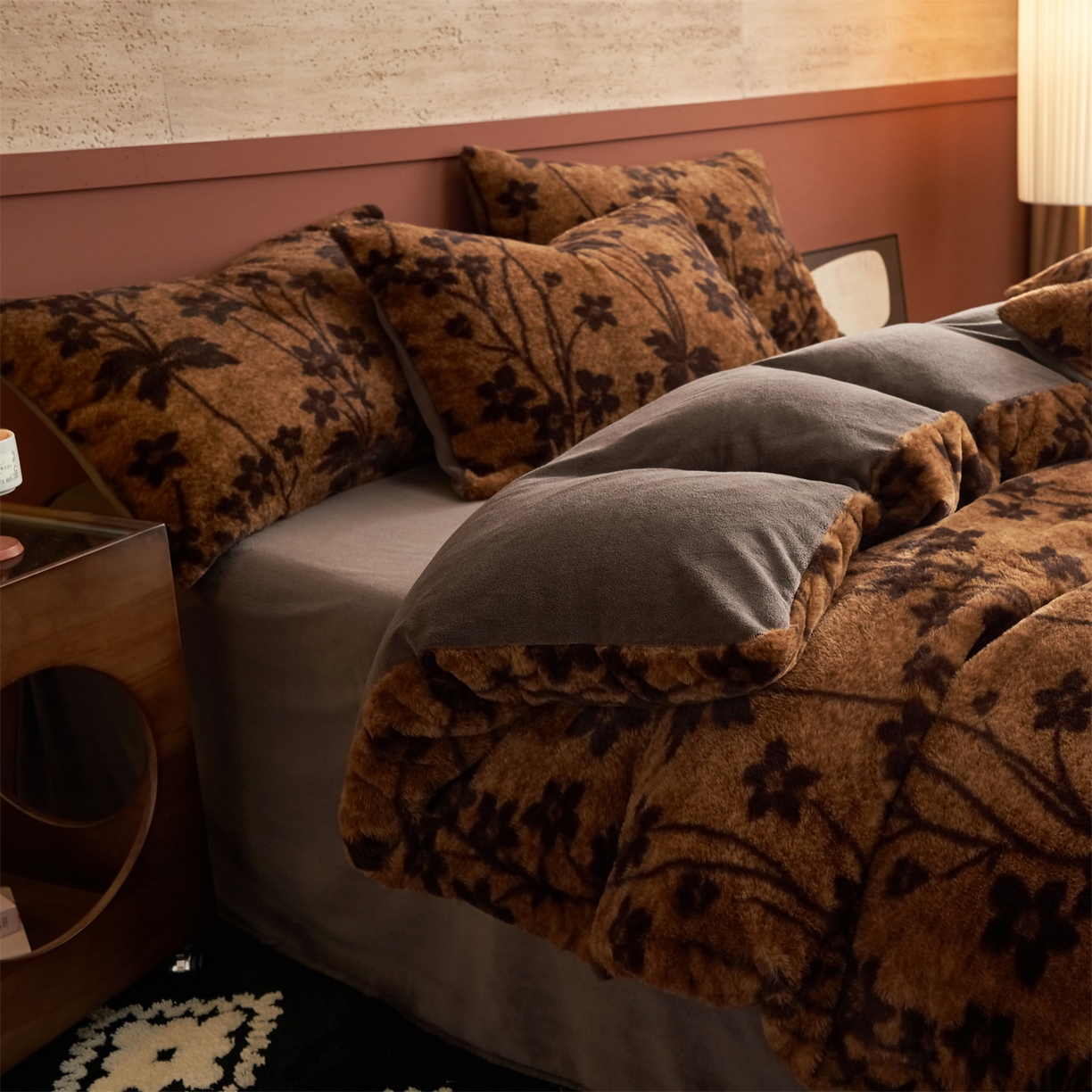 91家纺网 家纺一手货源 找家纺 金鹰 2025新款暖肤兔毛绒四件套牛奶绒四件套 繁花