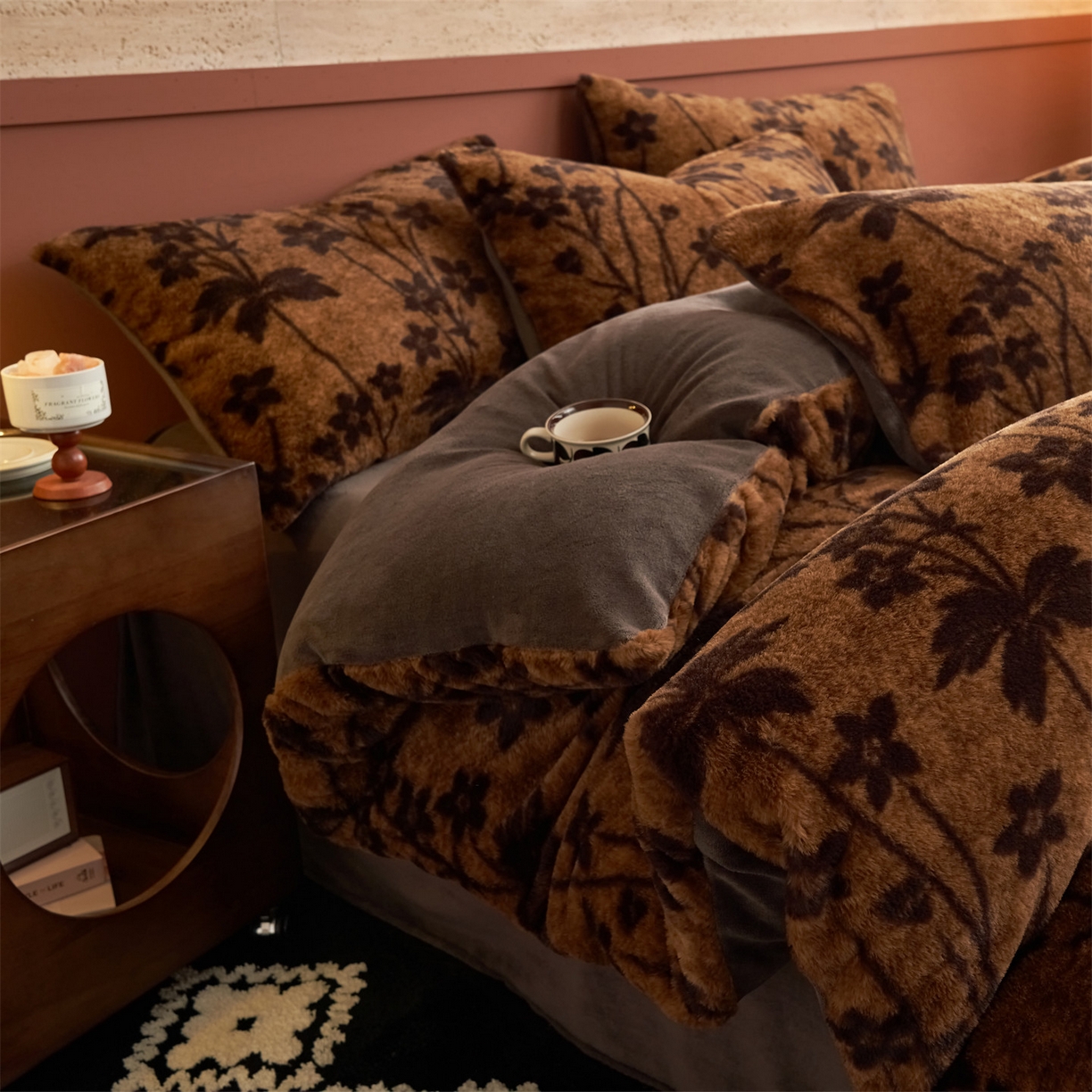 91家纺网 家纺一手货源 找家纺 金鹰 2025新款暖肤兔毛绒四件套牛奶绒四件套 繁花