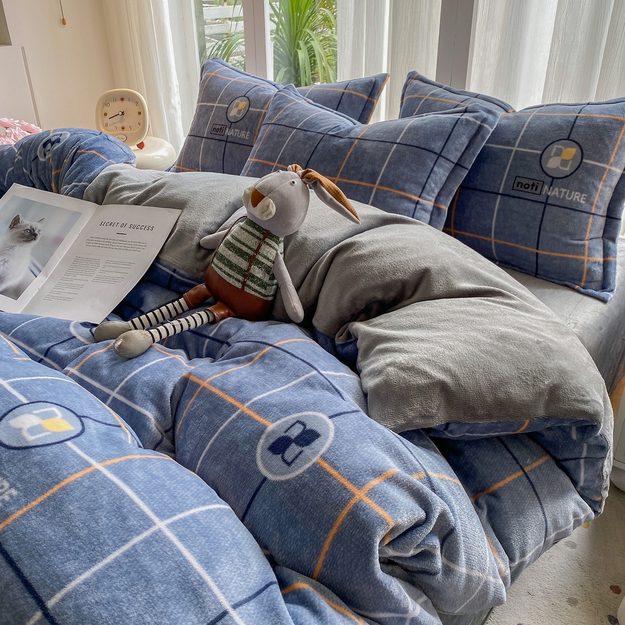 91家纺网 家纺一手货源 找家纺 梵克保罗 2025新款A类高克重牛奶绒印花四件套（包含买家秀） 蓝格蓝