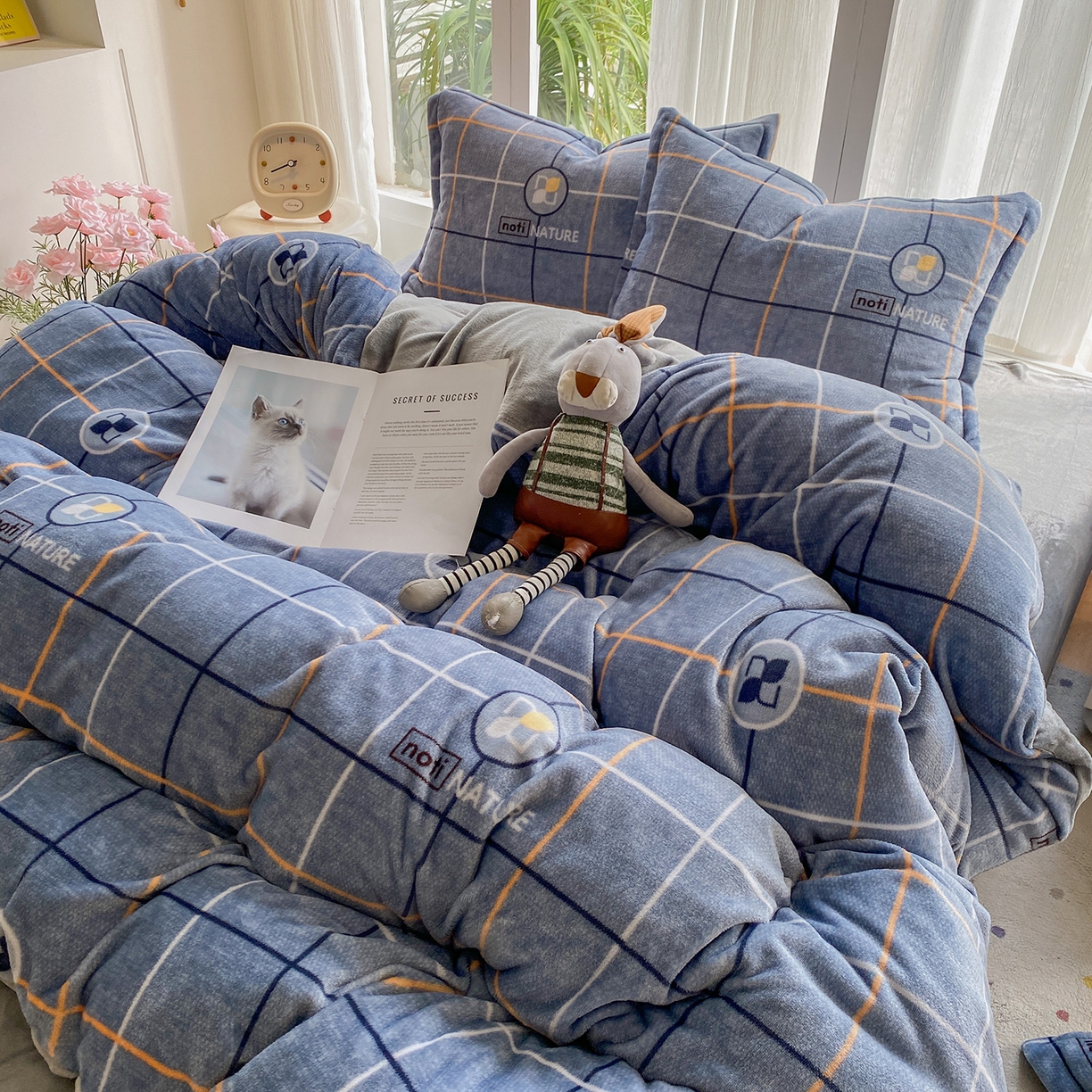 91家纺网 家纺一手货源 找家纺 梵克保罗 2025新款A类高克重牛奶绒印花四件套（包含买家秀） 蓝格蓝