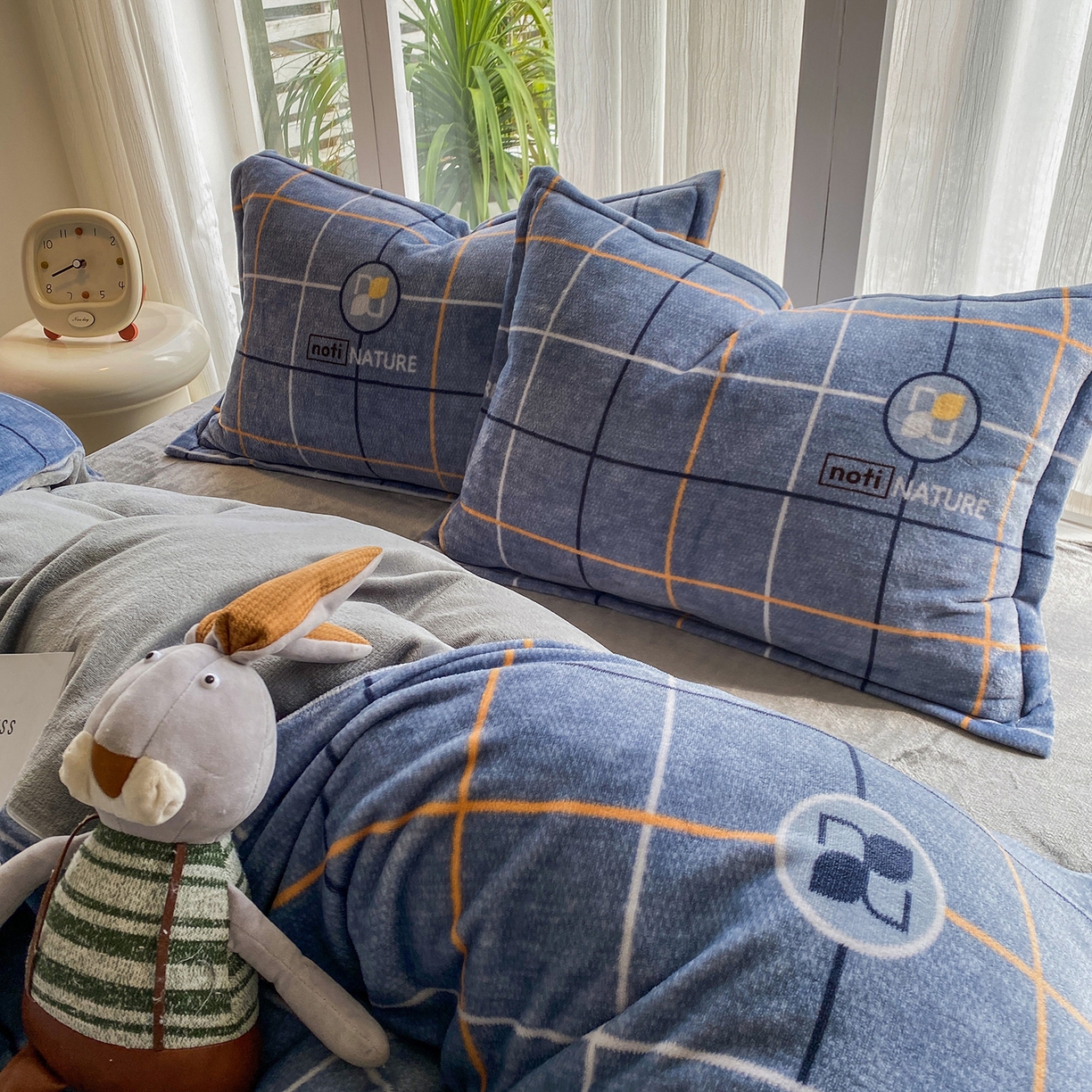 91家纺网 家纺一手货源 找家纺 梵克保罗 2025新款A类高克重牛奶绒印花四件套（包含买家秀） 蓝格蓝