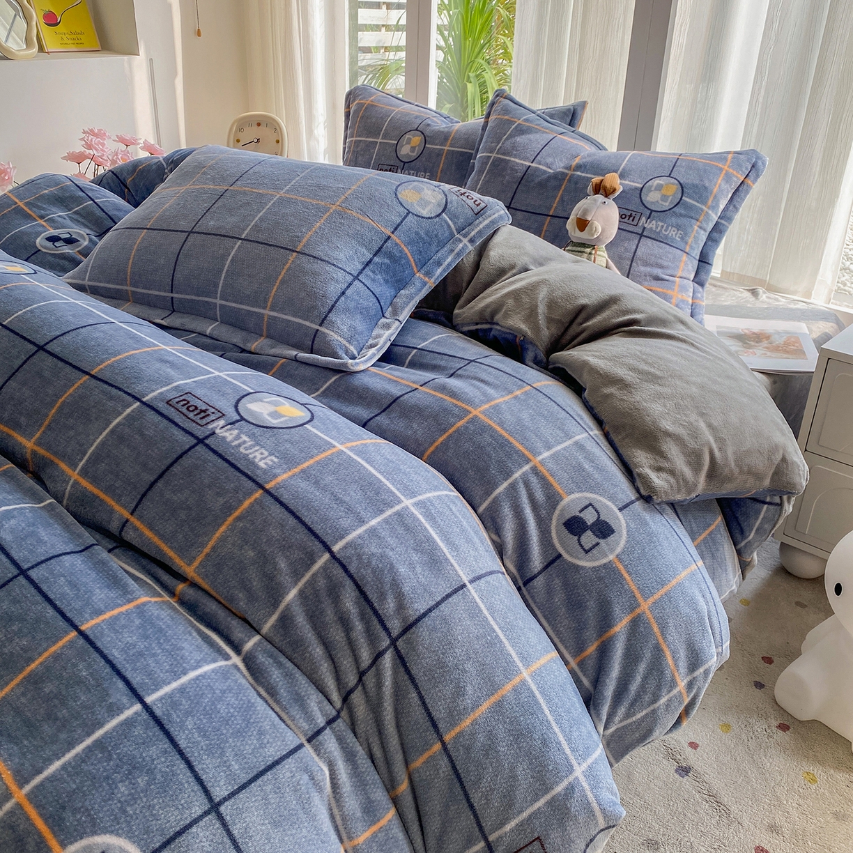 91家纺网 家纺一手货源 找家纺 梵克保罗 2025新款A类高克重牛奶绒印花四件套（包含买家秀） 蓝格蓝