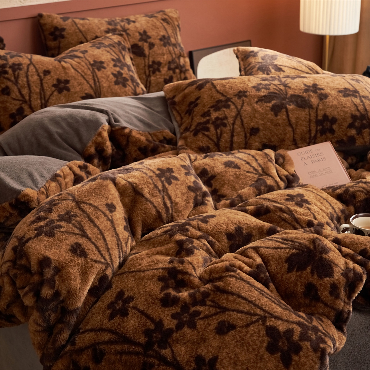 91家纺网 家纺一手货源 找家纺 金鹰 2025新款暖肤兔毛绒四件套牛奶绒四件套 繁花