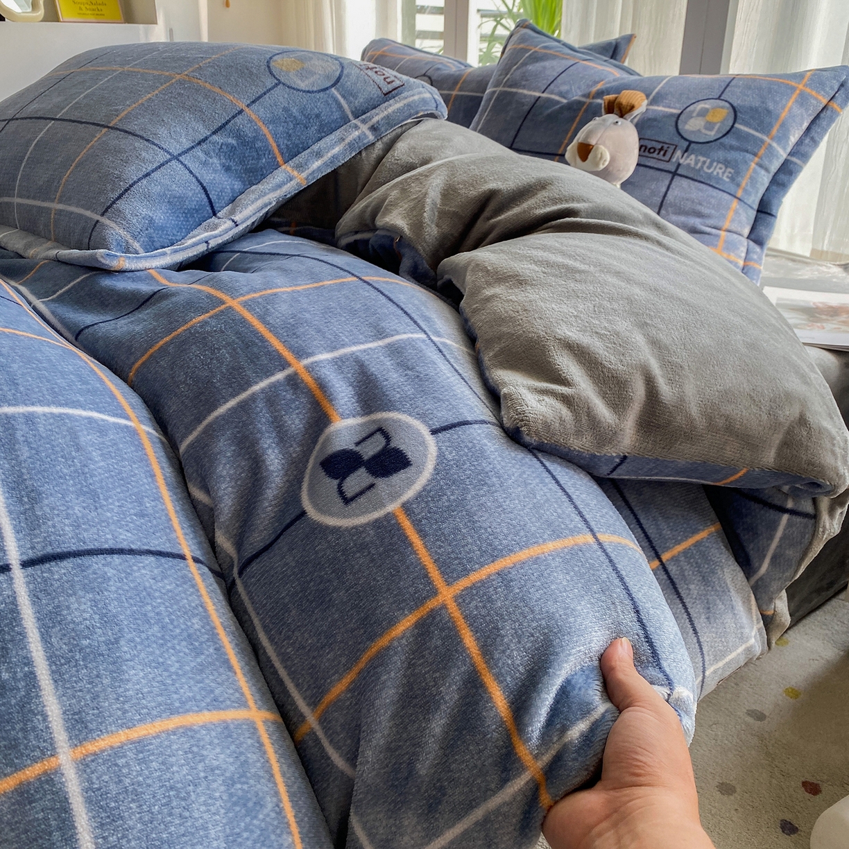 91家纺网 家纺一手货源 找家纺 梵克保罗 2025新款A类高克重牛奶绒印花四件套（包含买家秀） 蓝格蓝