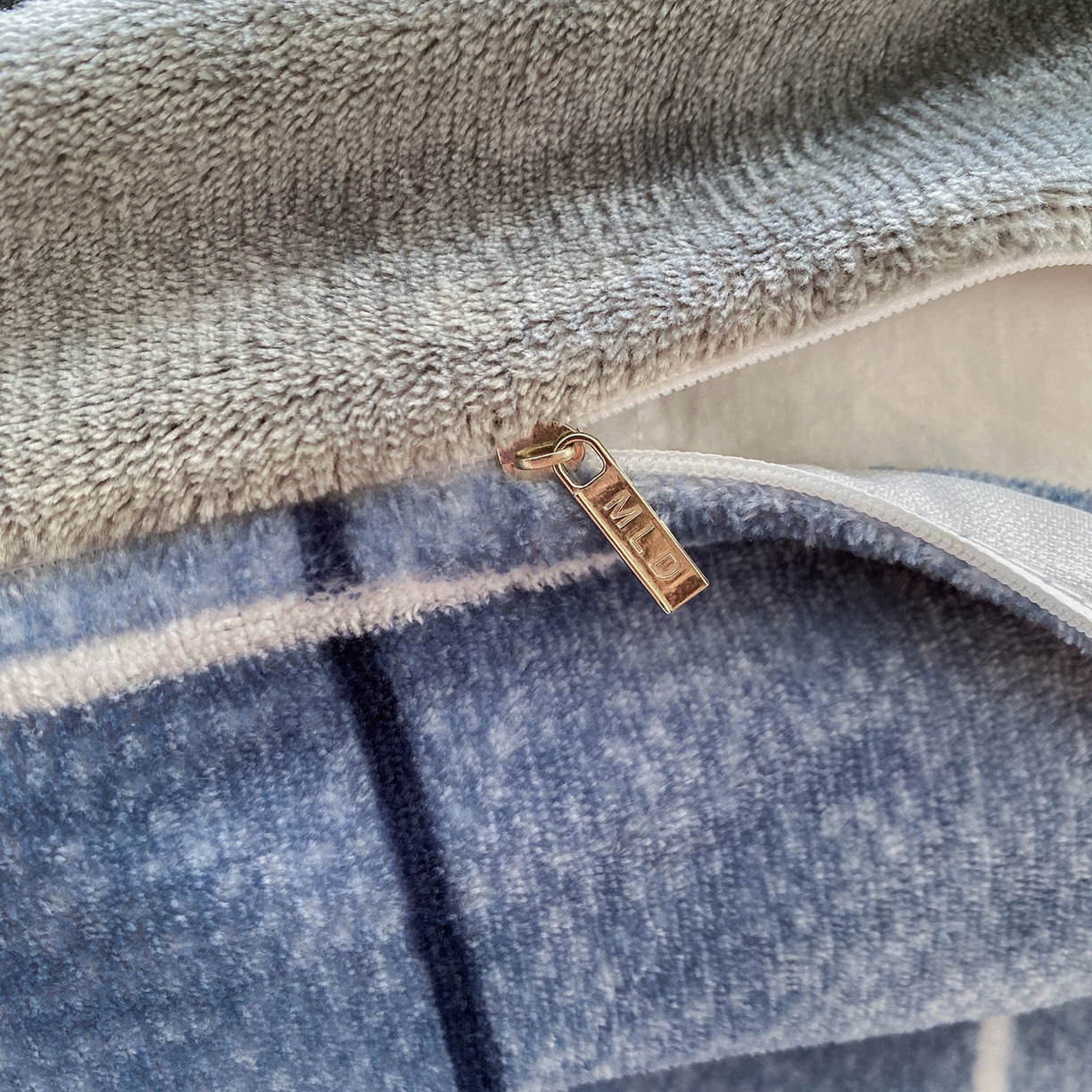 91家纺网 家纺一手货源 找家纺 梵克保罗 2025新款A类高克重牛奶绒印花四件套（包含买家秀） 蓝格蓝