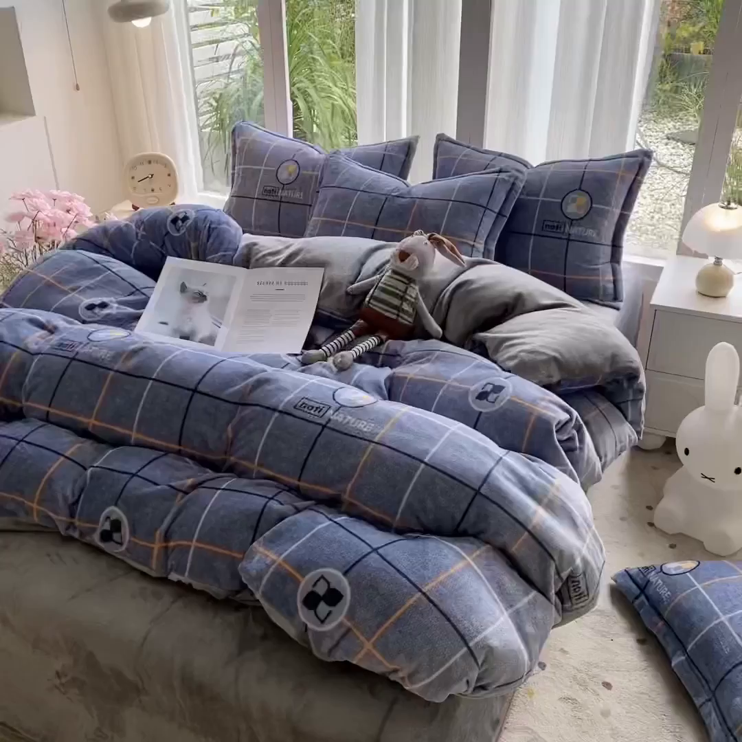 91家纺网 家纺一手货源 找家纺 梵克保罗 2025新款A类高克重牛奶绒印花四件套（包含买家秀） 蓝格蓝
