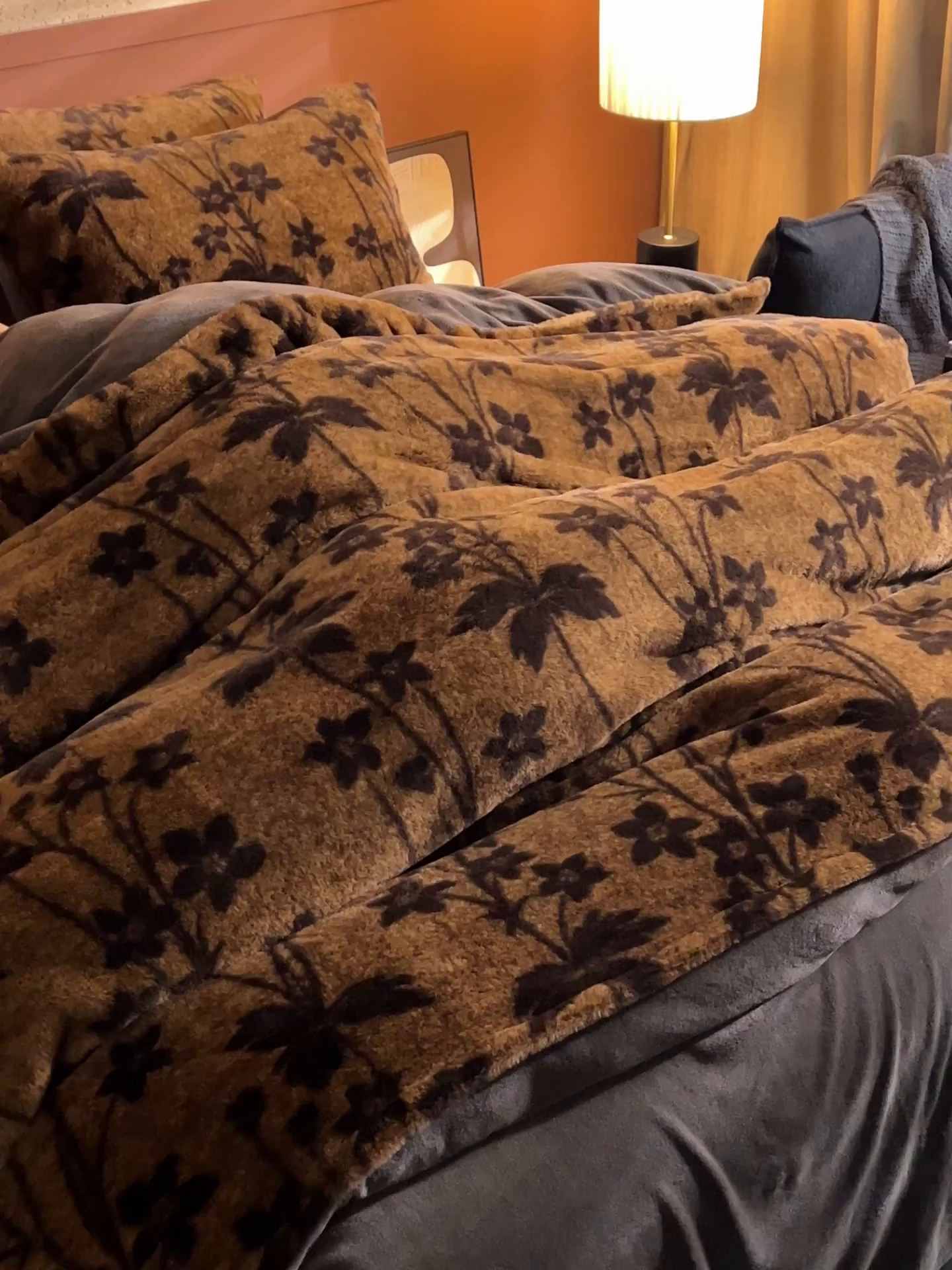 91家纺网 家纺一手货源 找家纺 金鹰 2025新款暖肤兔毛绒四件套牛奶绒四件套 繁花