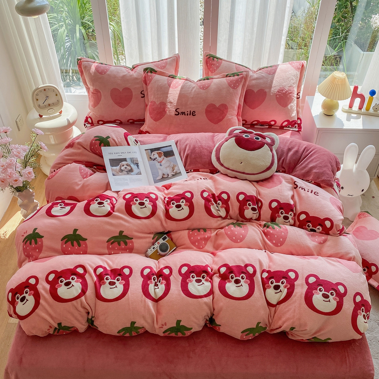 91家纺网 家纺一手货源 找家纺 梵克保罗 2025新款A类高克重牛奶绒印花四件套（包含买家秀） 莓果熊粉