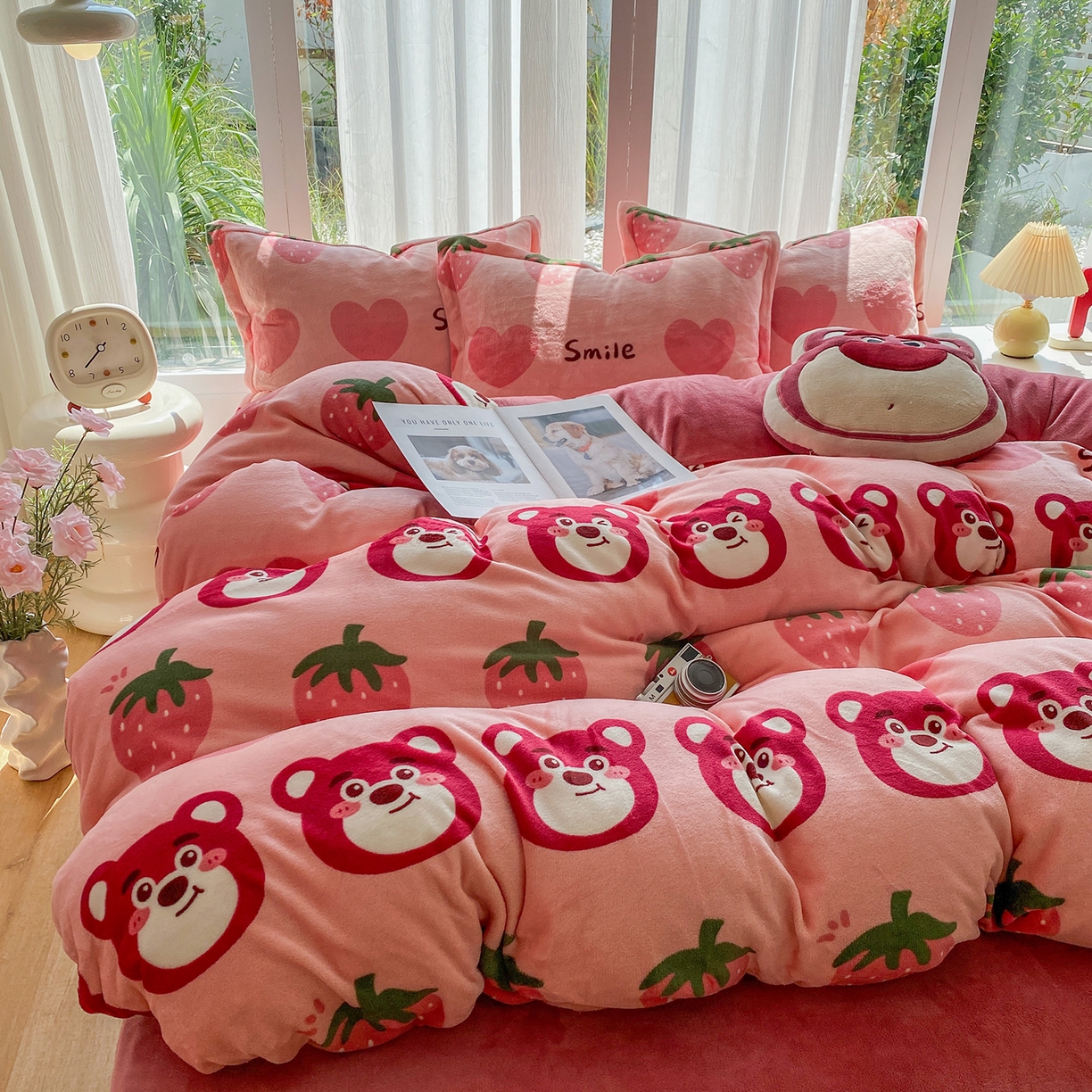 91家纺网 家纺一手货源 找家纺 梵克保罗 2025新款A类高克重牛奶绒印花四件套（包含买家秀） 莓果熊粉