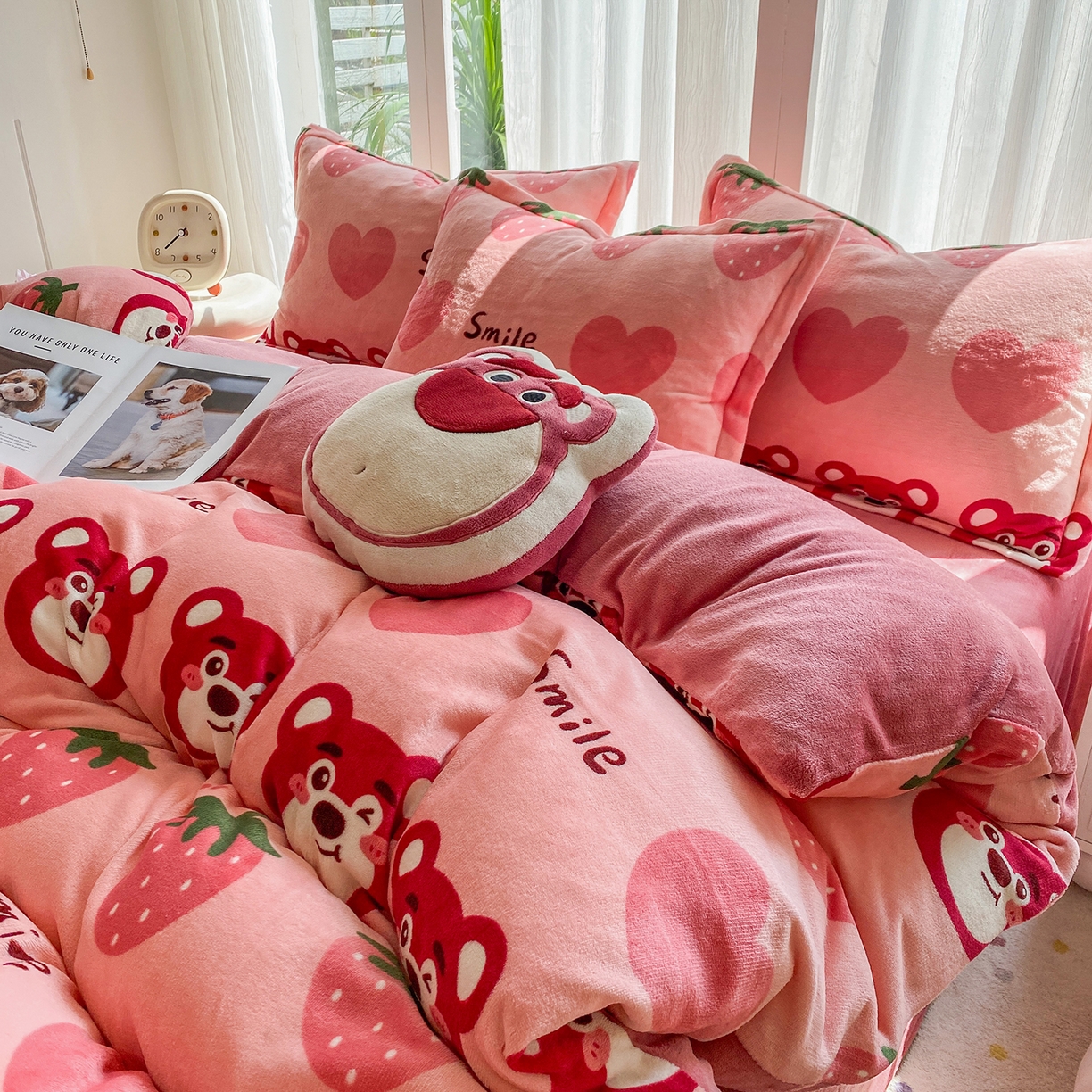 91家纺网 家纺一手货源 找家纺 梵克保罗 2025新款A类高克重牛奶绒印花四件套（包含买家秀） 莓果熊粉