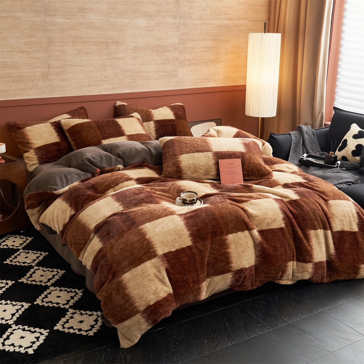 91家纺网 家纺一手货源 找家纺 金鹰 2025新款暖肤兔毛绒四件套牛奶绒四件套 格调