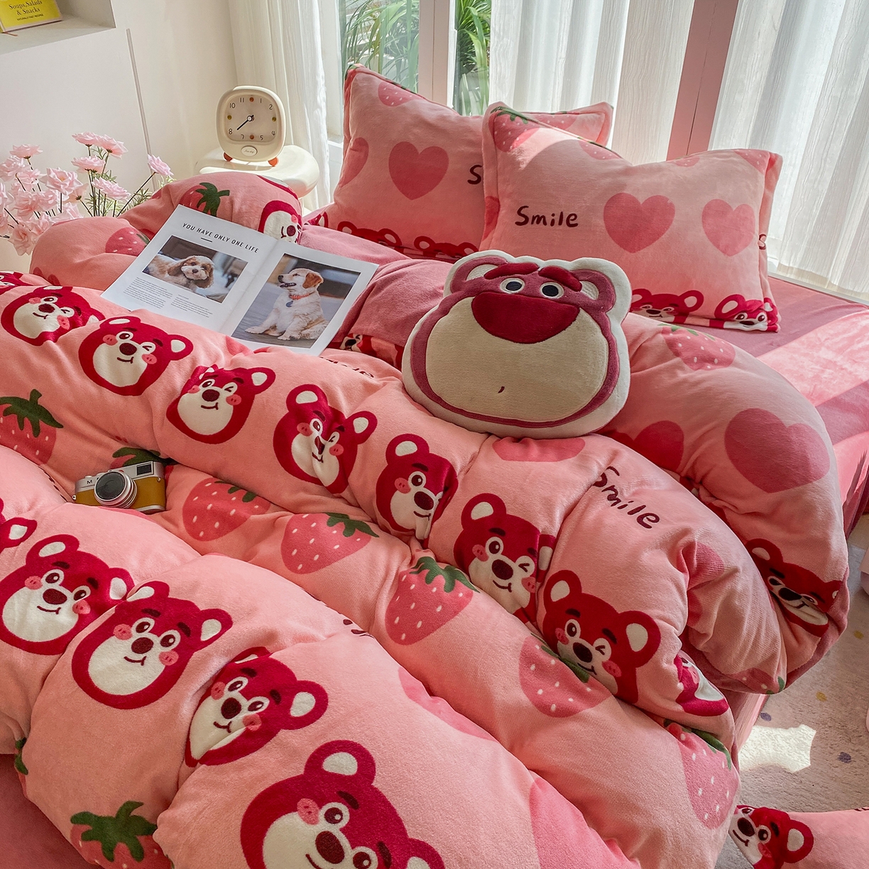 91家纺网 家纺一手货源 找家纺 梵克保罗 2025新款A类高克重牛奶绒印花四件套（包含买家秀） 莓果熊粉