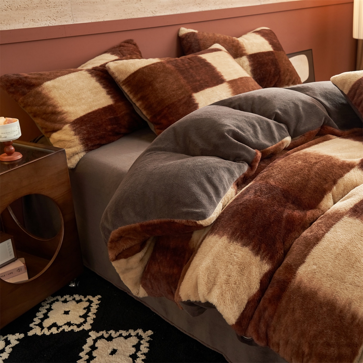 91家纺网 家纺一手货源 找家纺 金鹰 2025新款暖肤兔毛绒四件套牛奶绒四件套 格调