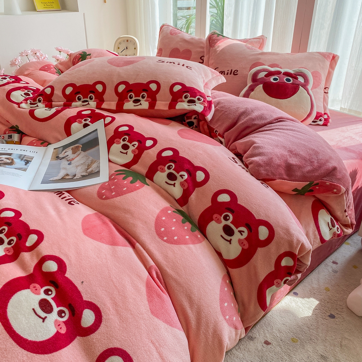 91家纺网 家纺一手货源 找家纺 梵克保罗 2025新款A类高克重牛奶绒印花四件套（包含买家秀） 莓果熊粉