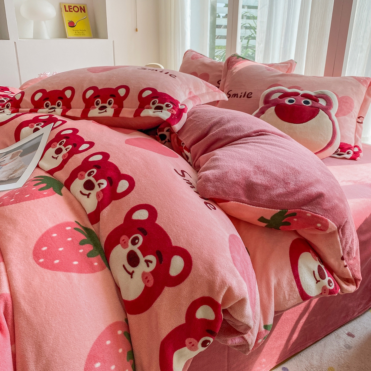 91家纺网 家纺一手货源 找家纺 梵克保罗 2025新款A类高克重牛奶绒印花四件套（包含买家秀） 莓果熊粉